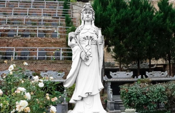 西安霸陵墓园是皇家陵墓，西安霸陵墓园的文化地位与历史意义