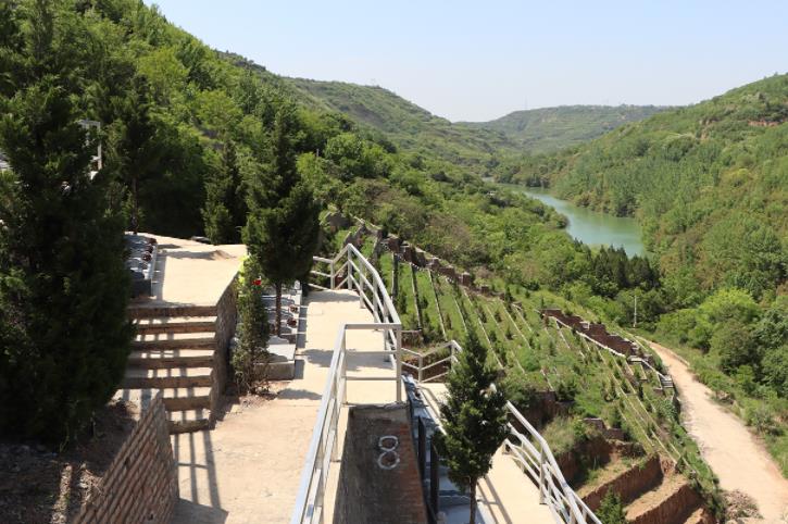 西安市寿阳山墓园公益东区